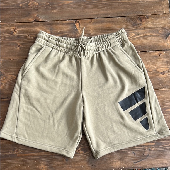 NWOT Men’s Adidas Green Shorts with Black Stripe Design - Picture 3 of 5